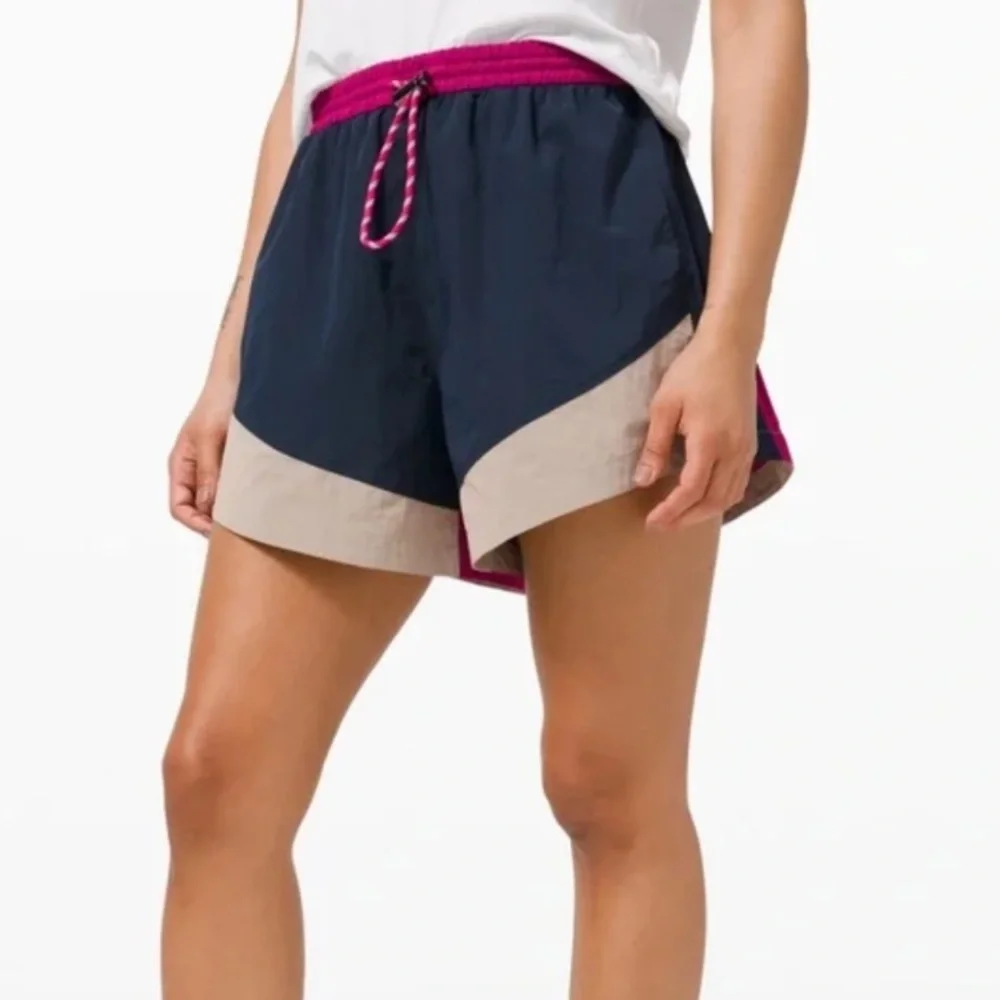 Lululemon Evergreen Shorts HR Drawcord ER Tie Logo Women Athletic Colorblock